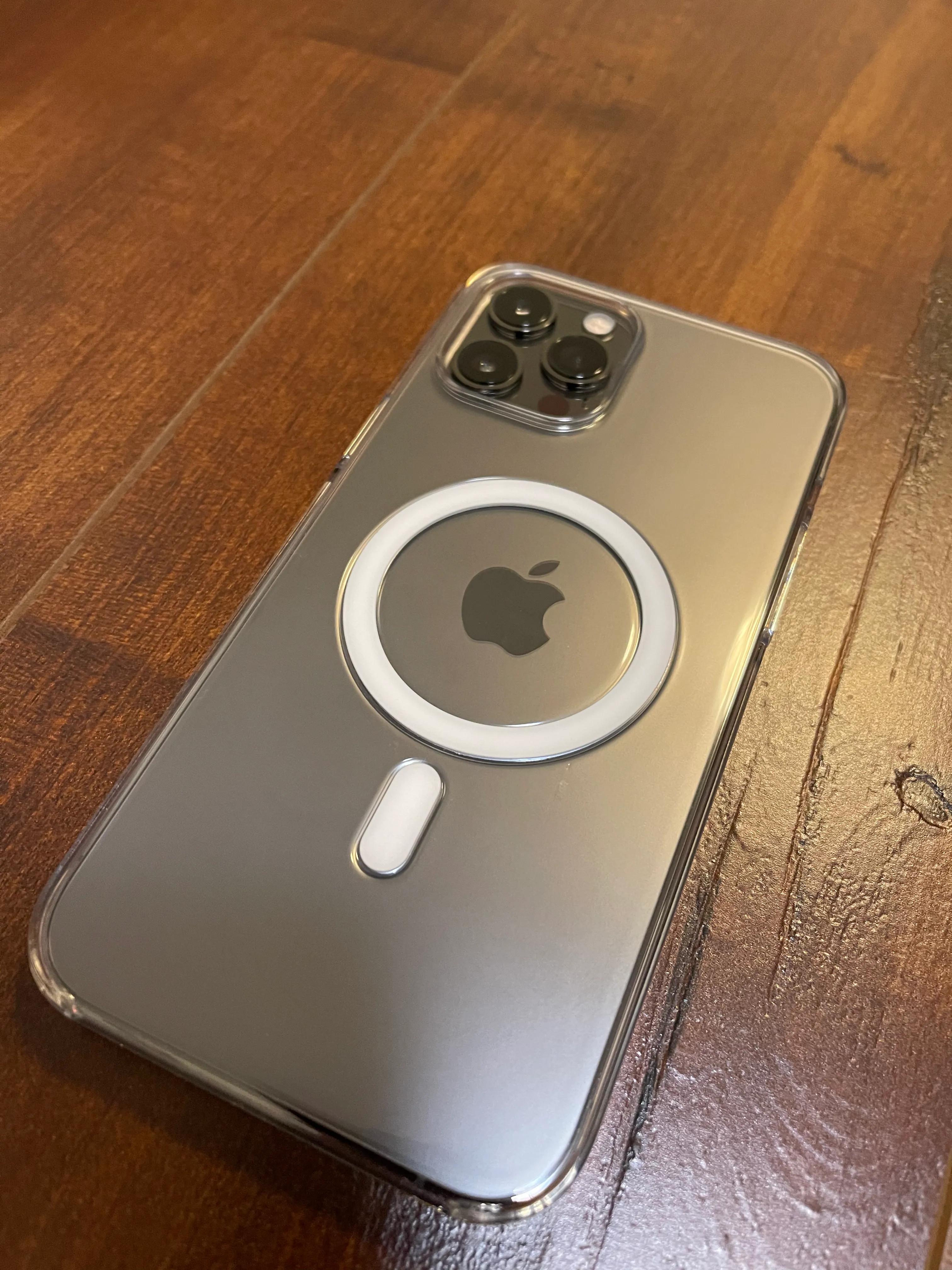 苹果13官方透明手机壳优缺点,苹果原装透明手机壳会变黄吗