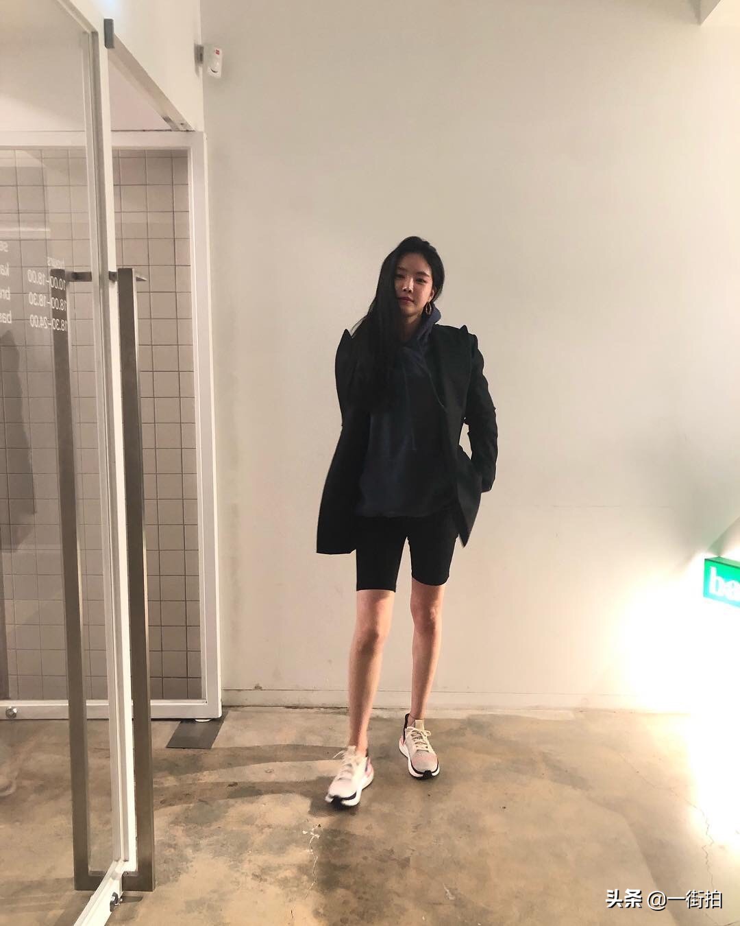 孙娜恩西装短裤,孙娜恩私服穿搭