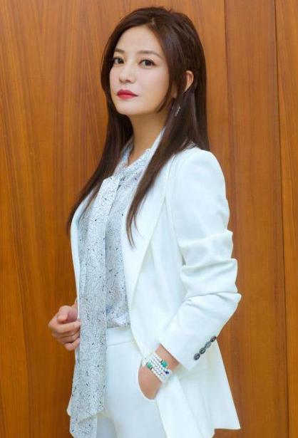 赵薇蒋雯丽长相分析,蒋雯丽比赵薇大10岁