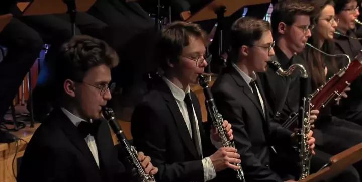 为了吸引大家走进音乐厅，搞古典乐的都干了些啥