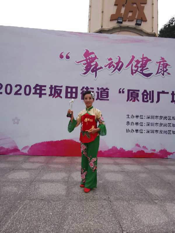 老年秧歌队庆祝元宵节,赞美老年秧歌队