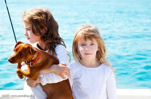 儿子不想上学妈妈说的话,儿子不愿上学妈妈抱着去