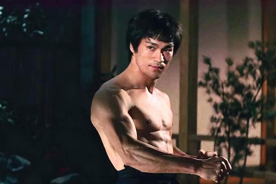 你这一胳膊肘下去,对方的头骨都可能会被干裂?硬核分析不容错过