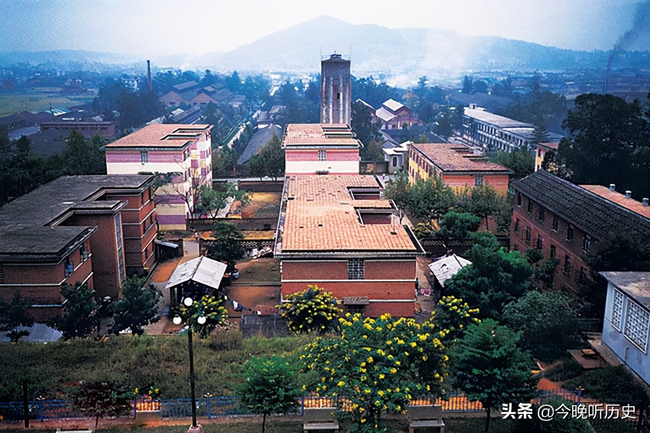 美国枪械记者受邀参观386厂，回国马上购买一支中国AK，收藏至今