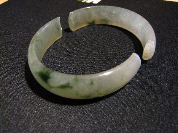 玉镯断是啥兆头,玉镯子断了是什么征兆