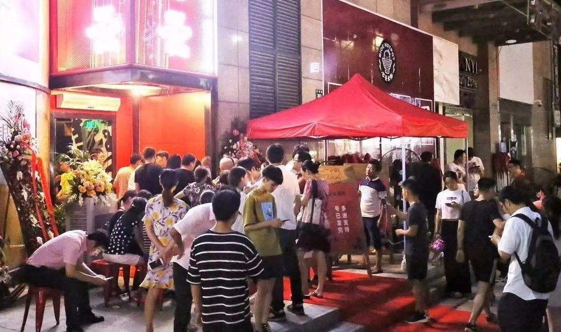 火锅店一个月赚2w,火锅店一次免单一年赚200万