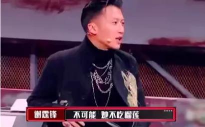 王菲谢霆锋飞机上撒狗粮全程牵手,谢霆锋王菲时隔21年再现世纪牵手