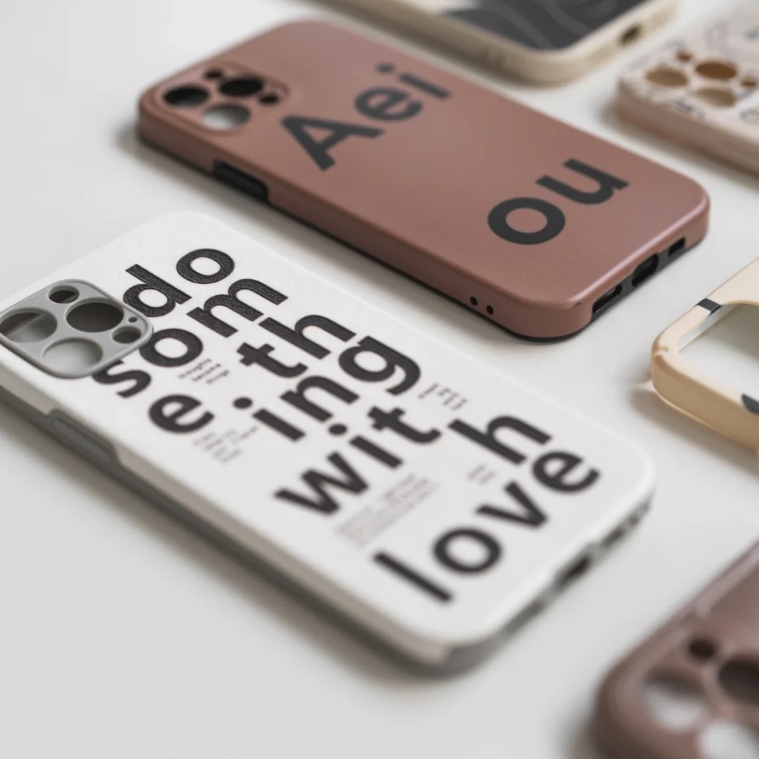 手机壳包装盒一般都什么材质,水晶手机壳是什么材质