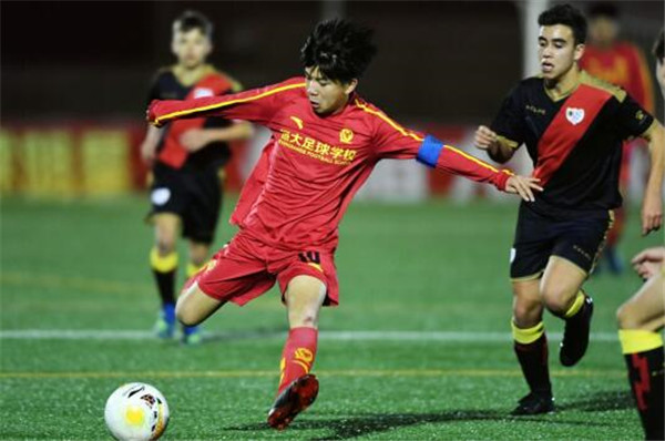 高规格高起点搭建赛事平台　恒大足校招生广纳明日之星