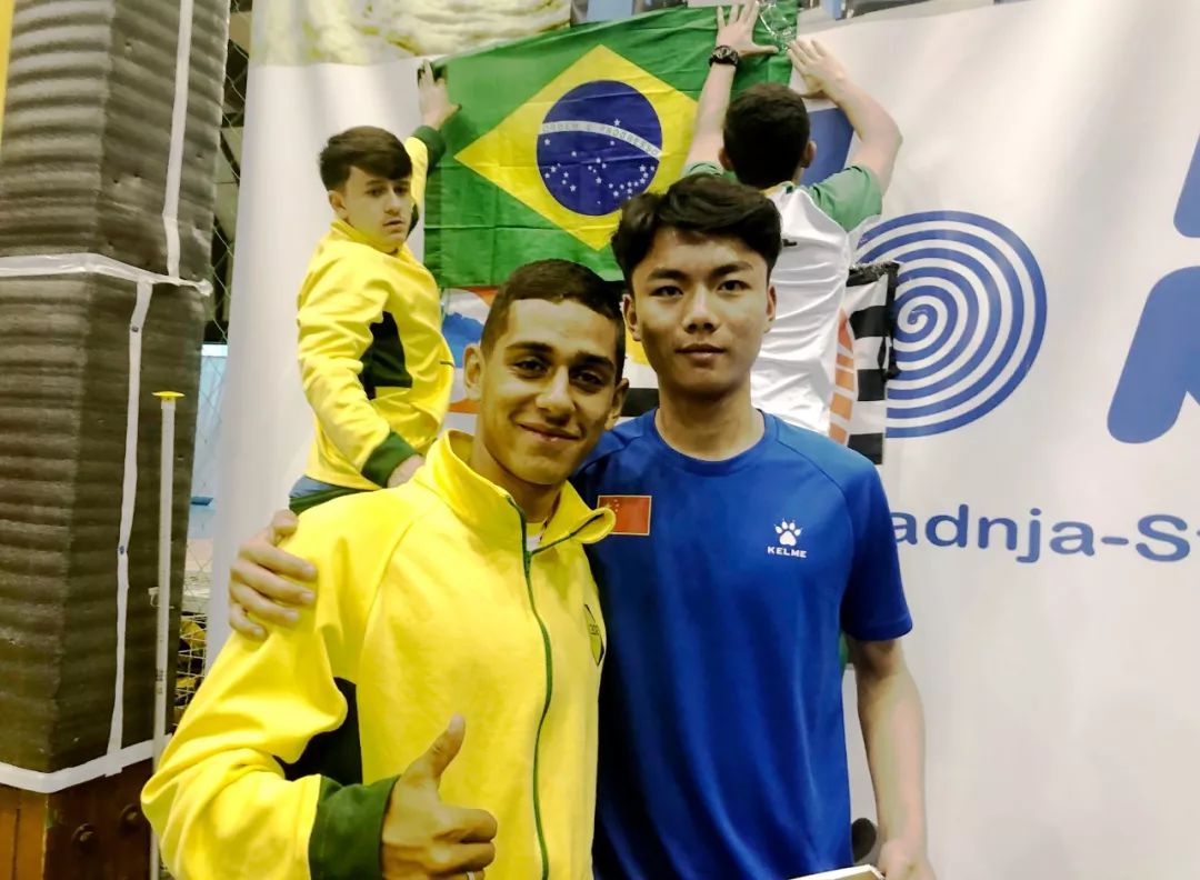 点赞教育,用满腔热情诠释教育情怀