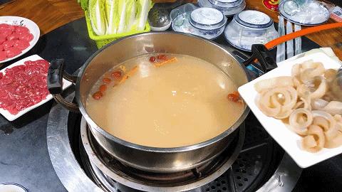 终于吃到啦！靠着明档新鲜现切的驴肉火足多年，人均30+大胆吃