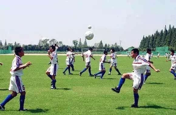 为什么球星大多出身贫穷,贫民窟出来的球星生活在哪里