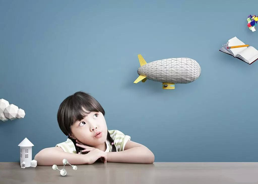 地铁上姐弟因坐姿走红,地铁上姐弟俩的坐姿惹争议