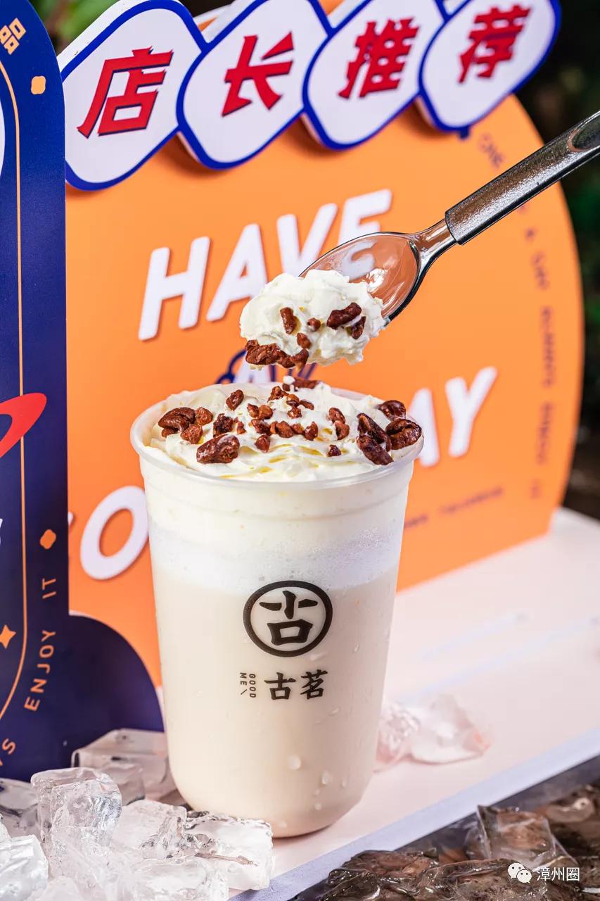 买一送一！大肚子水果茶来了，足足1000cc，单靠吸管都吸不动