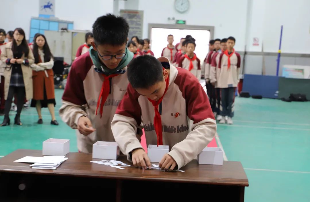 学会垃圾分类变废为宝,小学垃圾分类变废为宝宣传报道