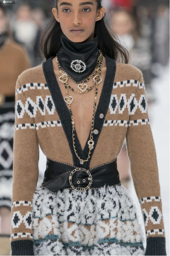 保暖又柔和的围巾系法很有气质哦,围巾保暖时尚的系法