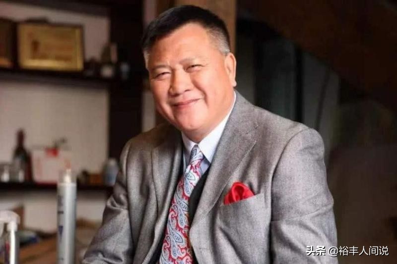 万梓良和女儿合影,万梓良和女星亲吻电影