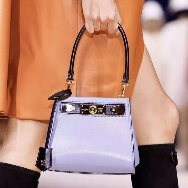 结婚婚包里面要装什么物品,结婚婚包可以是粉色的吗