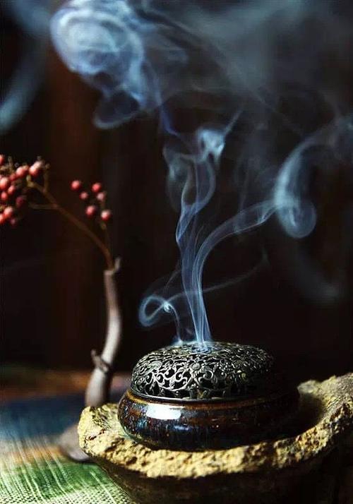 焚香：几近消失的艺术，我们熟知的“背诵天团”都成了调香圣手