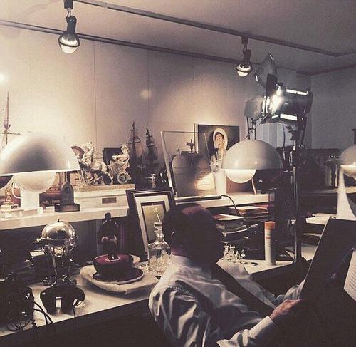 永不谢幕的闹剧贝卢斯科尼:泡妞是主业，闲暇时间才当当总理