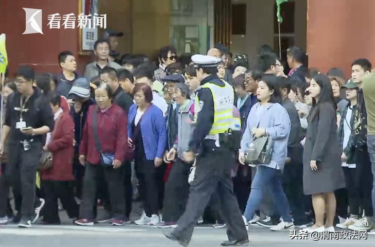 硬核警察怼外国人,警察硬核怒斥