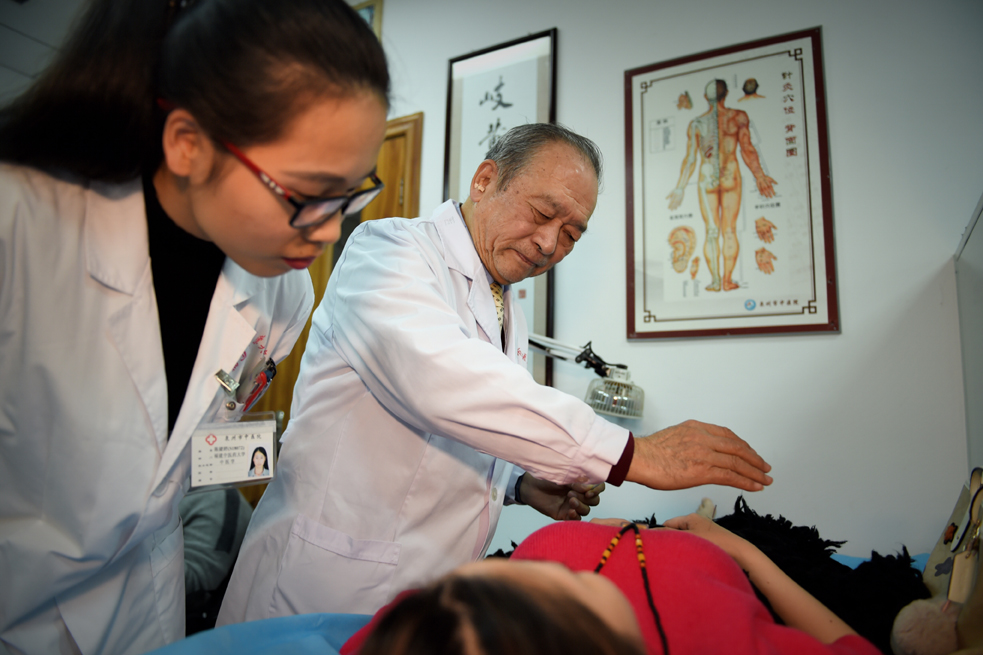 老中医诊所变身视频,泉州五六十年代的名老中医