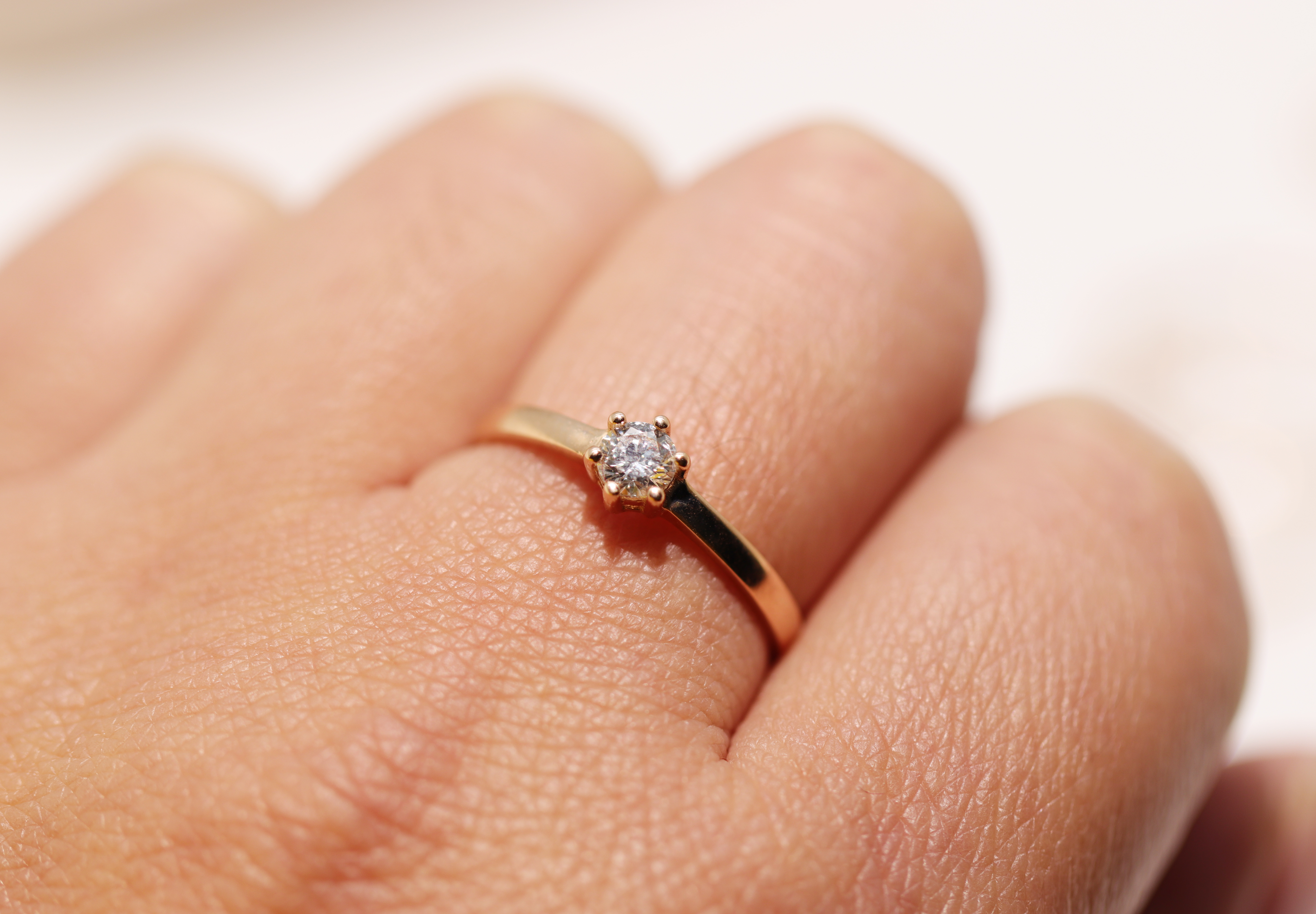 戒指戴在哪只手上有讲究,戒指的戴法和意义十个手指左右手