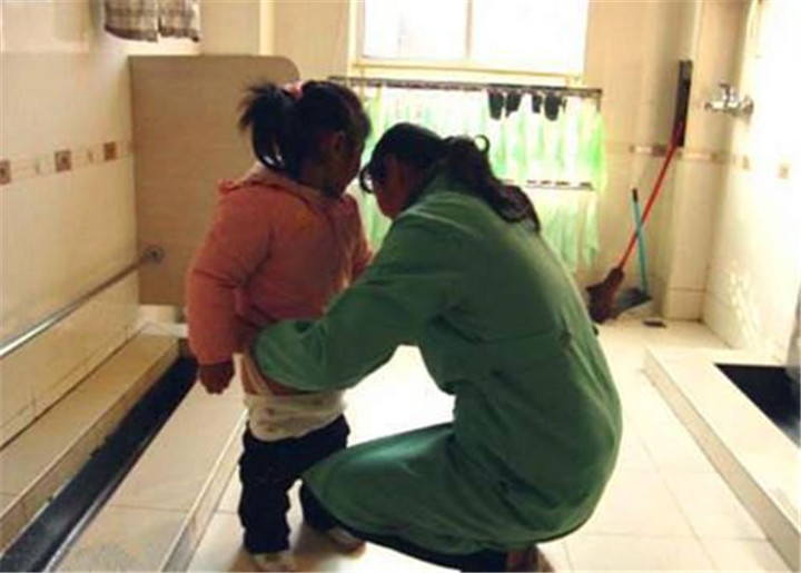 宝宝应该几岁脱离纸尿裤,宝宝尿不湿带到几岁最好