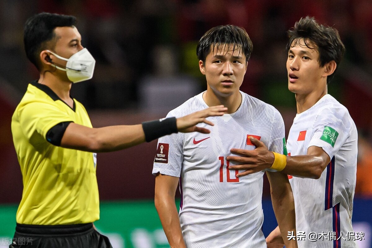 李铁续约，国足12强赛阵容大换血？5归化唱主角，89黄金一代淡出