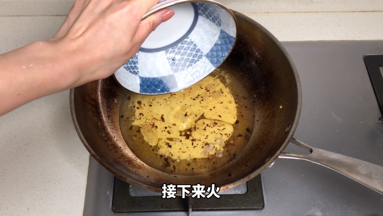 炸过的油扔掉浪费,炸过东西的油别倒掉教你一个诀窍