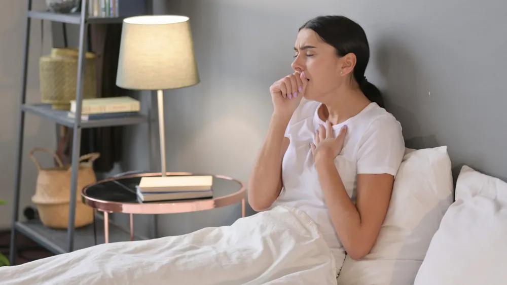 为何一到半夜就咳嗽中医解释,为啥一到晚上就咳嗽得厉害吃啥药