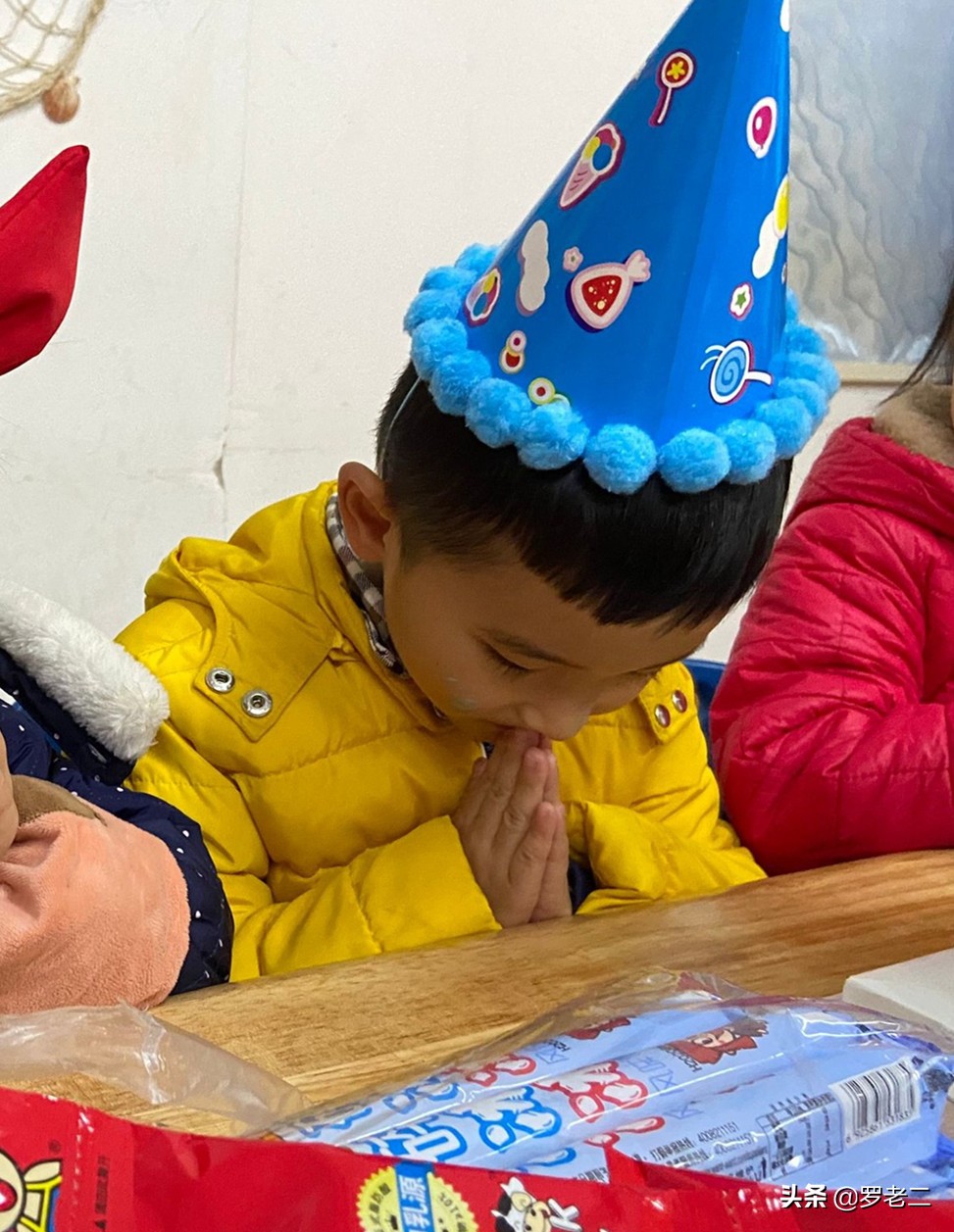 「二哥●奶爷琐记（11）」给小芈拍“百日照”，拍出个“小童星”