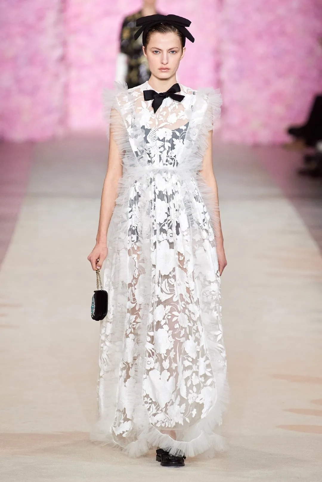 女生头上有东西,女生头上小饰品