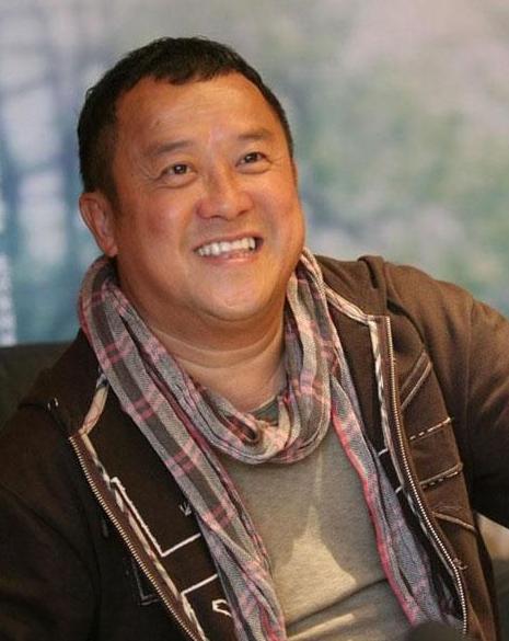 曾志伟花心？第二任妻子朱锡珍离世，两人曾长时间分居