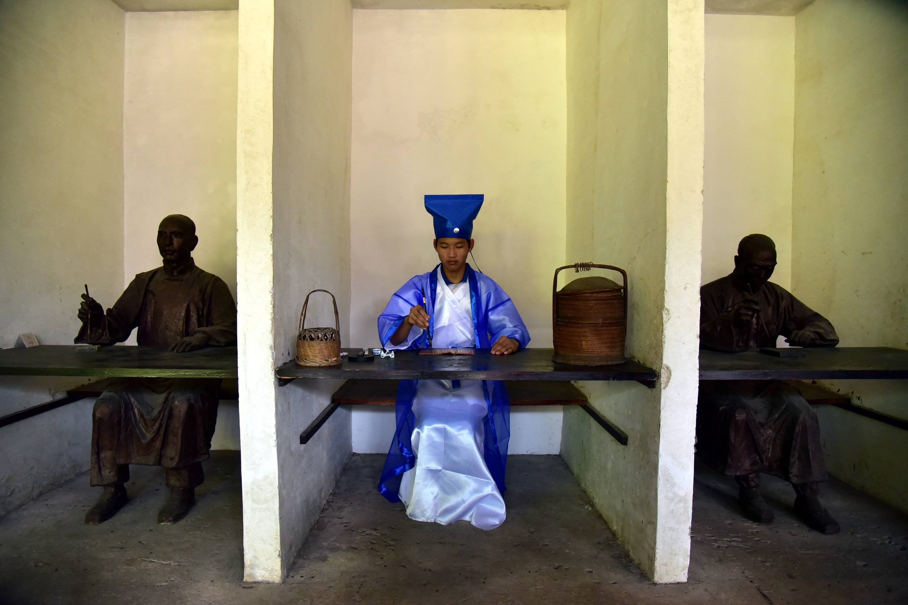 乡试会试殿试大概多少人,乡试会试殿试相当于省考吗