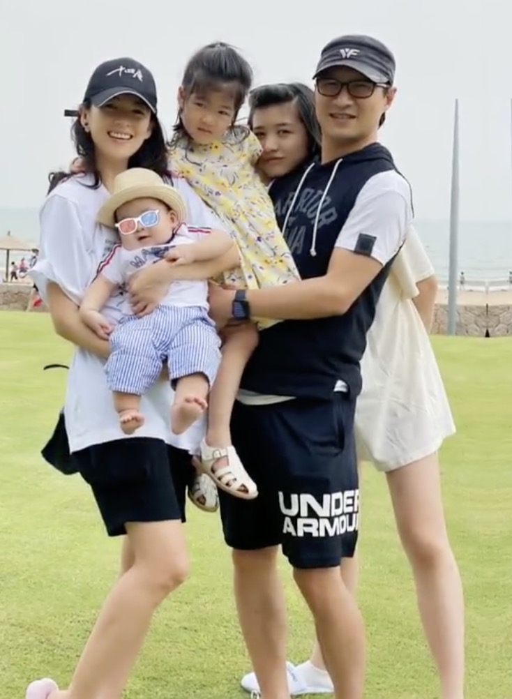 小苹果章子怡跳舞视频,章子怡继女小苹果晒跳舞视频