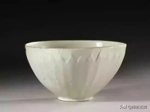 地摊卖小吃300万一年,地摊2元卖碗