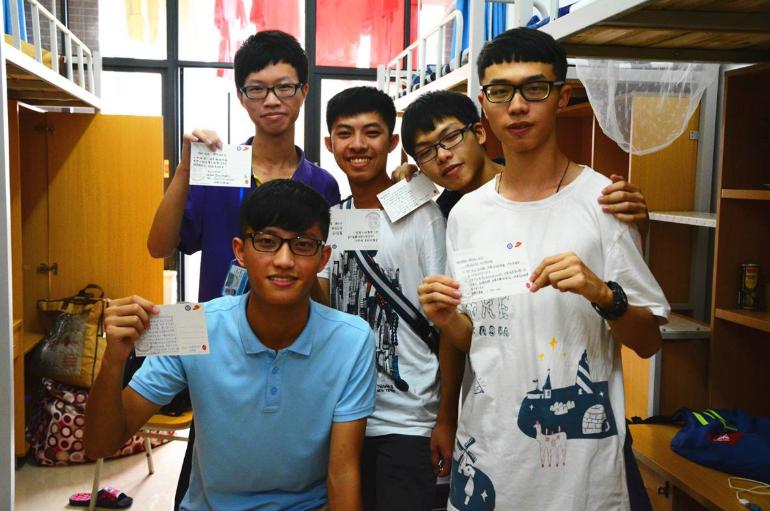 大学生没钱了就会联系父母了,大学生开学后家长的心里难受感受