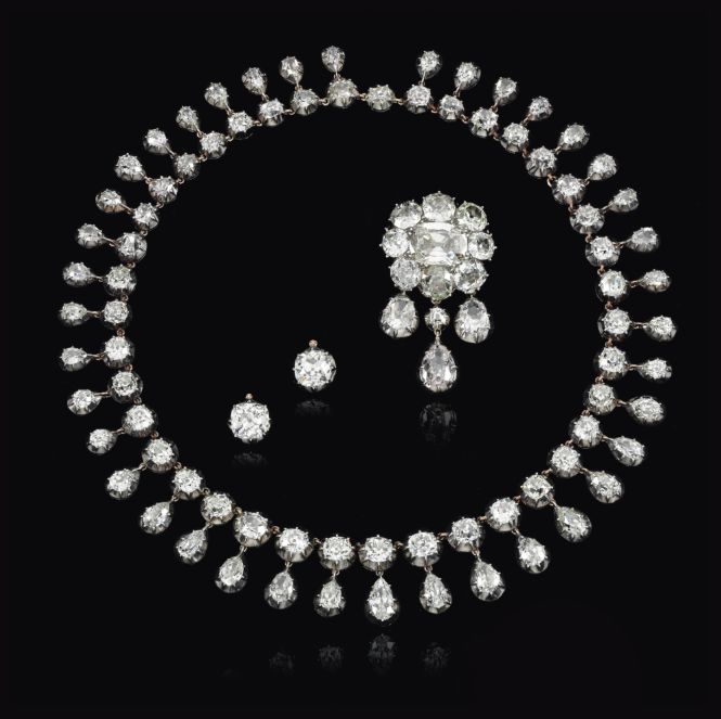 价值200000000人民币的珠宝长啥样？看到的时候人们都惊呆了