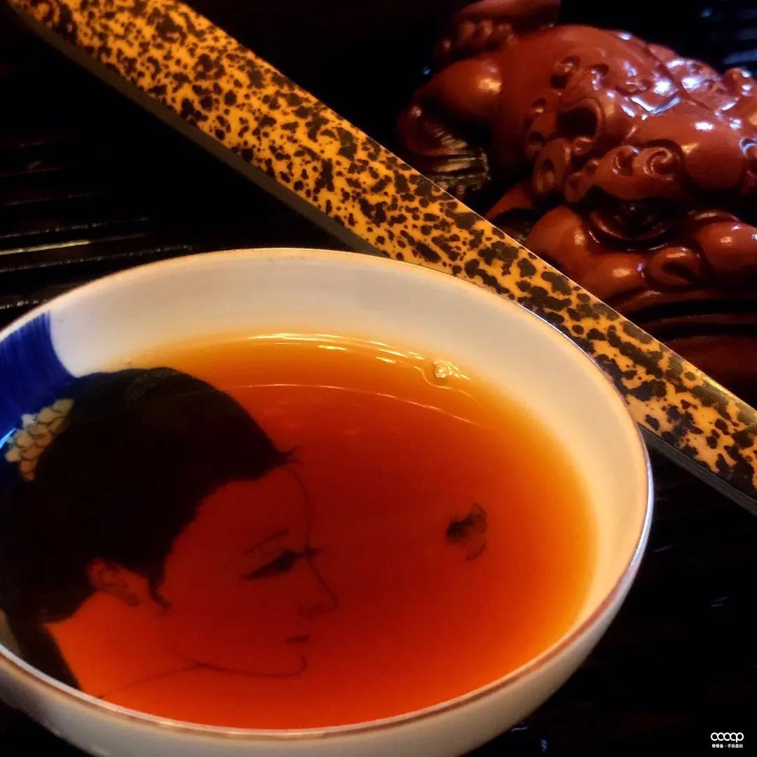 折扇几百到几万,几百到几千的折扇