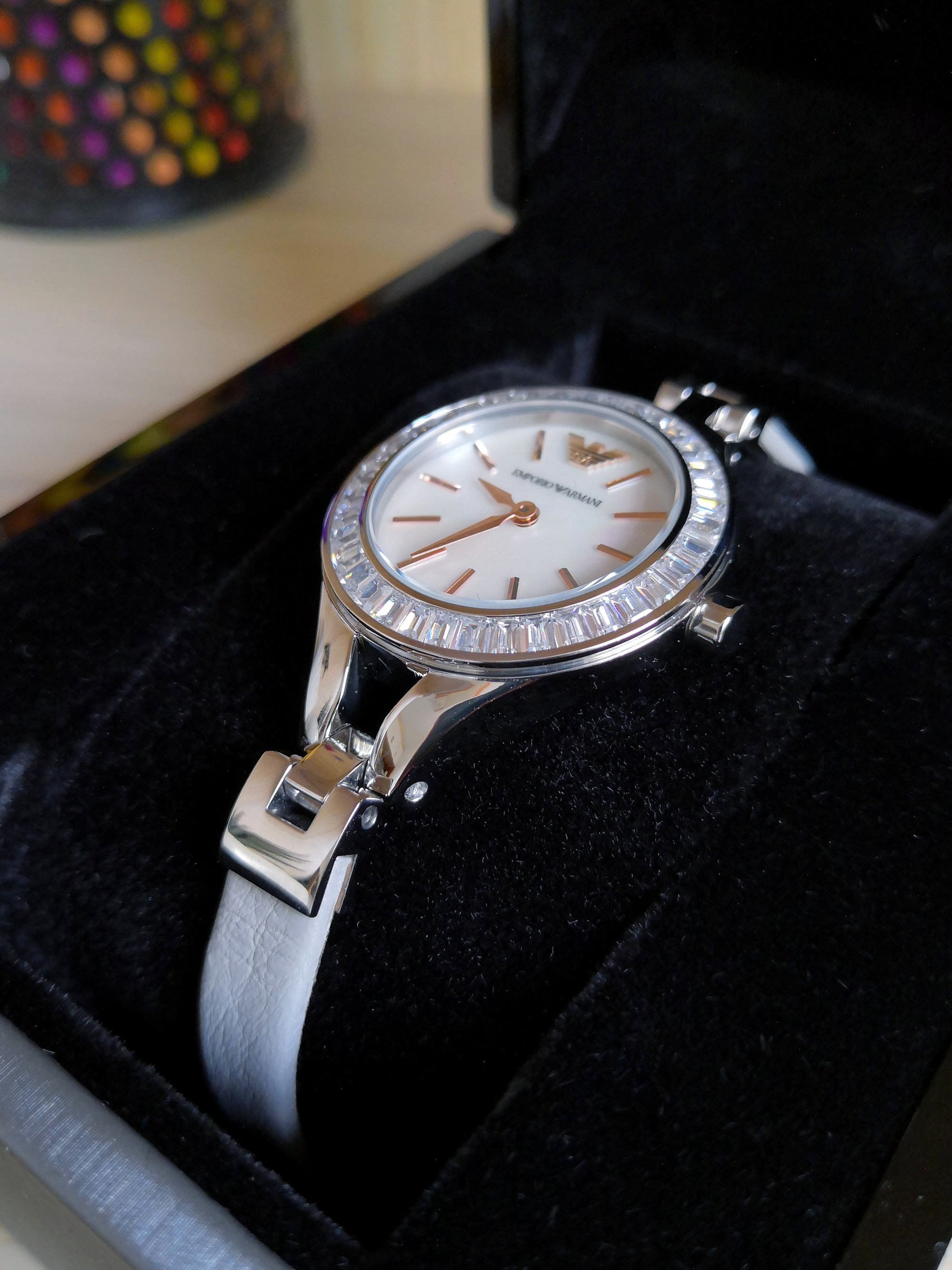 阿玛尼满天星女手表怎么使用,阿玛尼满天星镶钻石英女表28mm