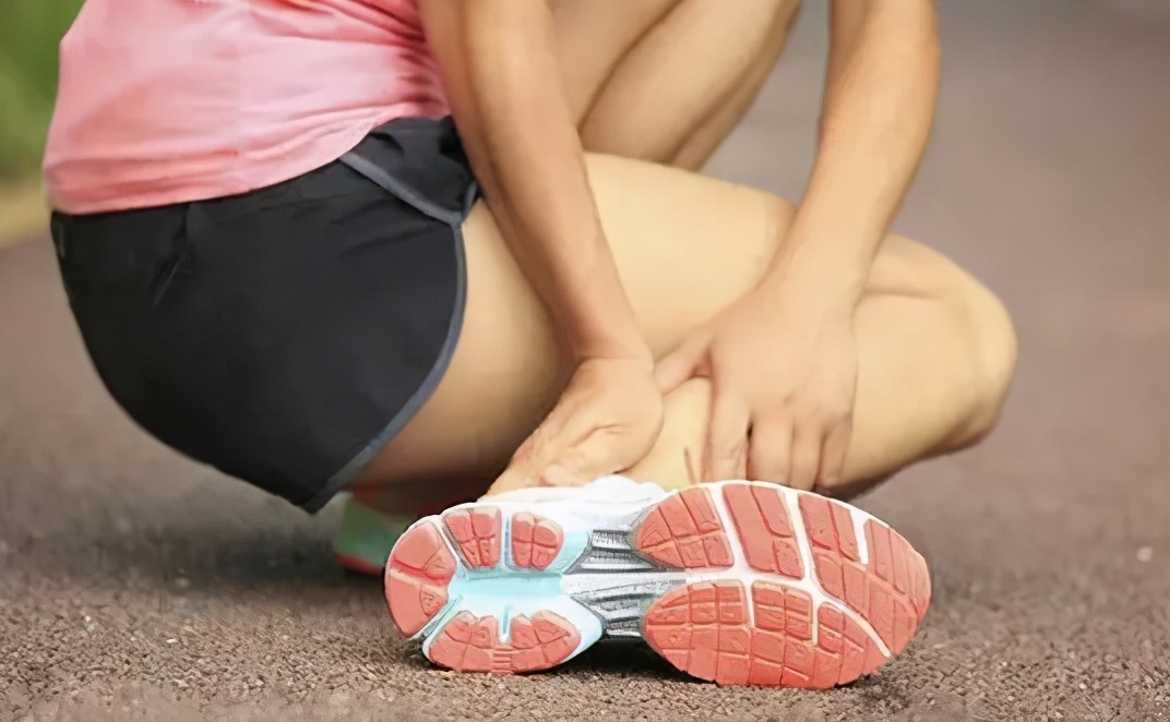 被马蜂叮咬后怎样处理,小磕小碰刮擦自己处理