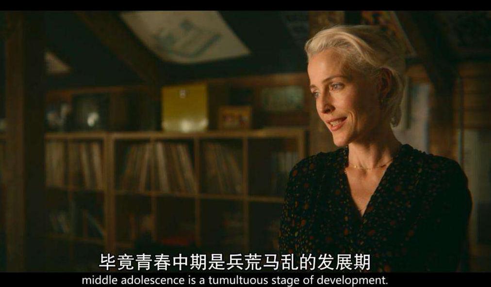 有些年轻人阅片无数，却不敢当着爸妈的面看吻戏