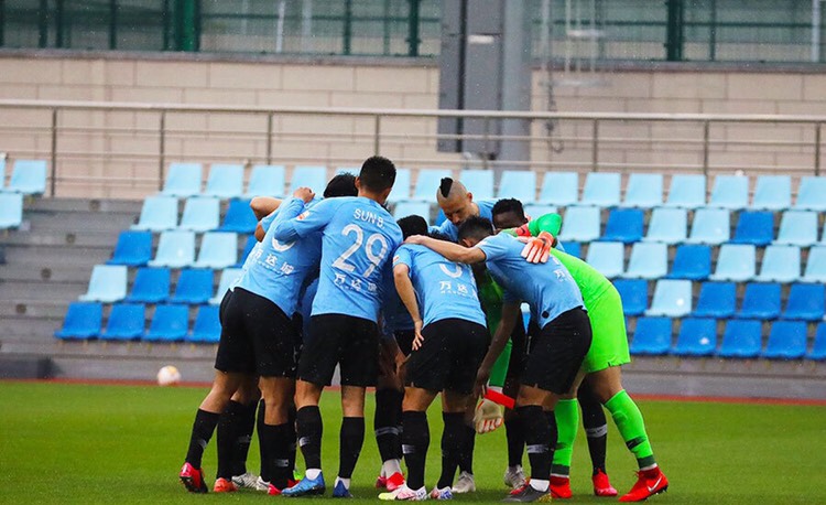 球衣号码宣离队?大连人41岁老将12号被“剥夺”,6号已给新铁腰