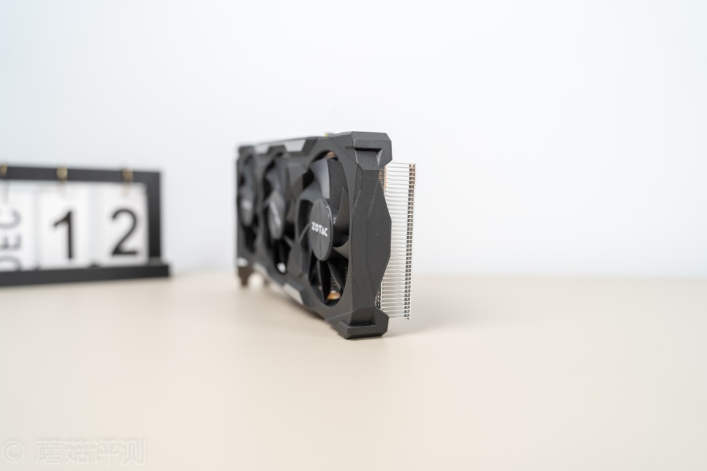 索泰显卡2060s霹雳版oc和x-gaming,索泰rtx2060霹雳oc背板