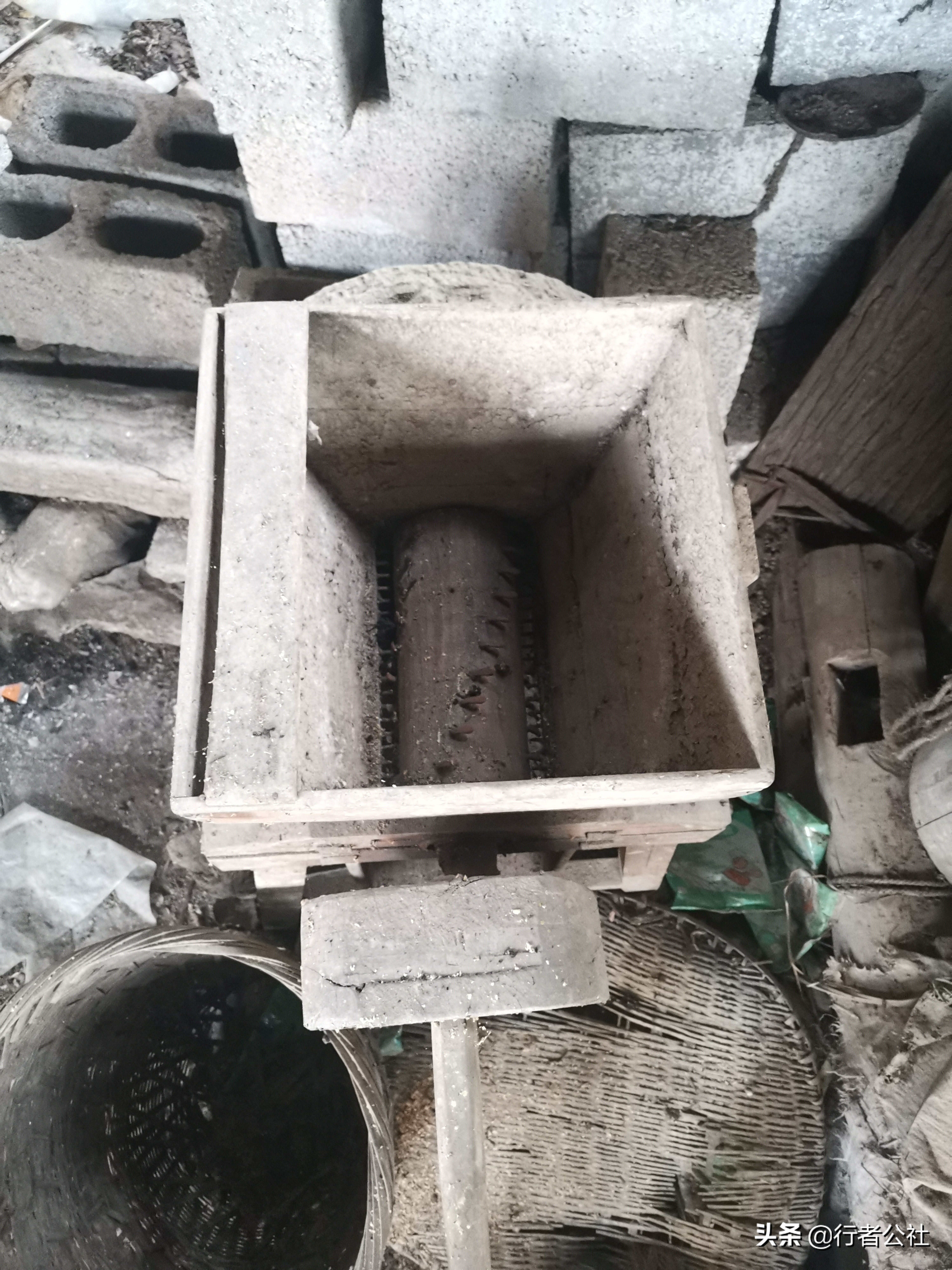 雨后青山云雾缭绕温度宜人,雨后青山云雾缭绕