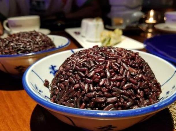 蒸黑米易烂的窍门,黑米大米饭怎么蒸软