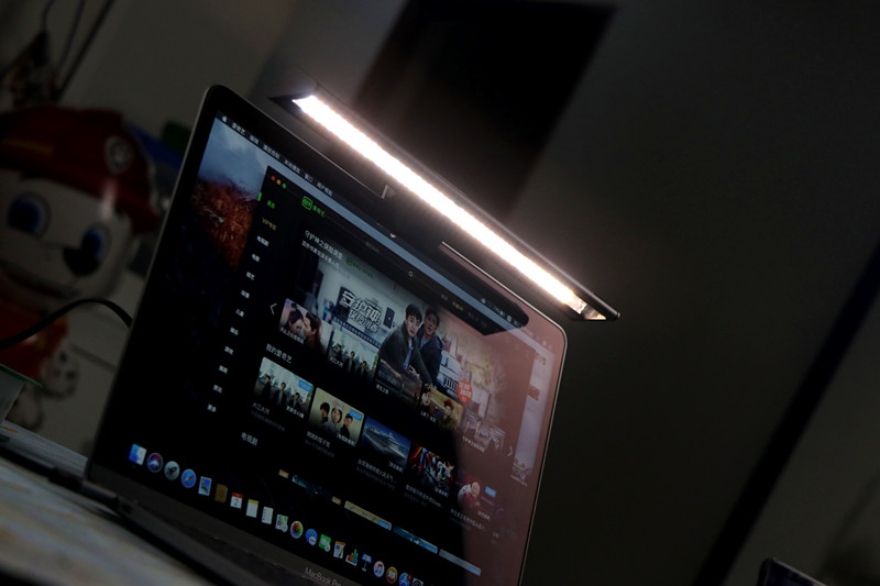 晚上看电脑觉得不舒服，试试这款