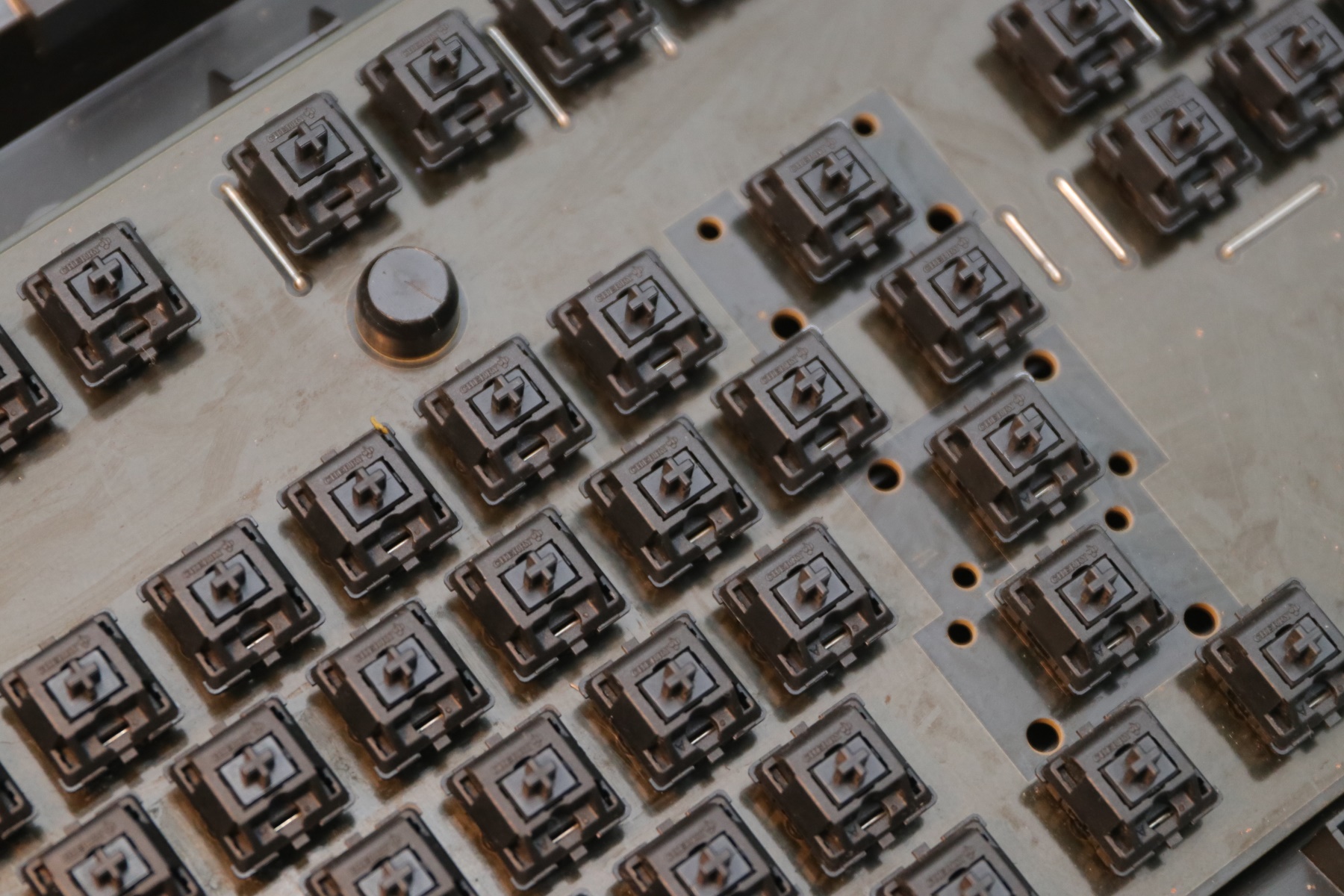 3494机械键盘,不到百元的青轴高颜值键盘