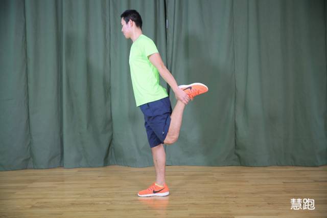 5公里跑后拉伸动作,跑后拉伸详细教程